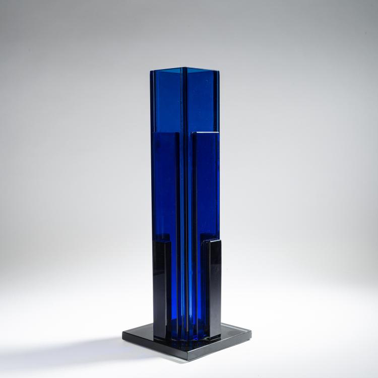 Bild 1 zu Objekt, Vase '2666' aus der Serie 'Oggetti', 1980, Ettore Sottsass, Fontana Arte, Mailand, 152A 101
