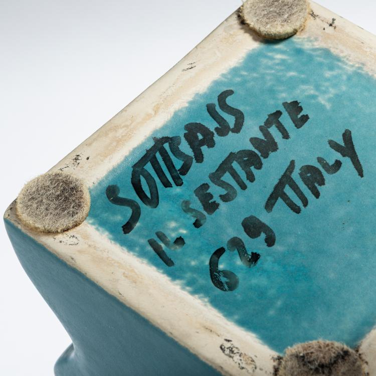 Bild 4 zu Objekt, Vase '629' aus der Serie 'Onde', 1969, Ettore Sottsass, Societ&agrave; Ceramica Toscana, Figline; Il Sestante, Mailand, 152A 140