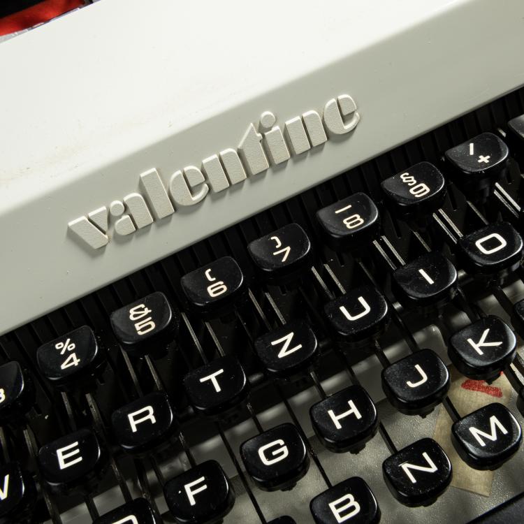 Bild 1 zu Objekt, Typewriter 'Valentine S', 1969, Ettore Sottsass, Olivetti, Ivrea, 152A 202