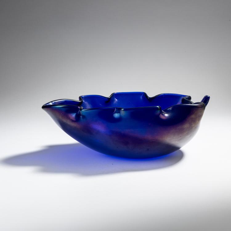 Bild 2 zu Objekt, 'Foglia iridato' bowl, c. 1937, Tyra Lundgren, Venini & C., Murano, 152C 628
