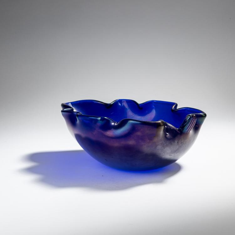 Bild 3 zu Objekt, 'Foglia iridato' bowl, c. 1937, Tyra Lundgren, Venini & C., Murano, 152C 628