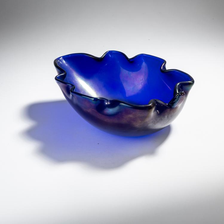 Bild 4 zu Objekt, 'Foglia iridato' bowl, c. 1937, Tyra Lundgren, Venini & C., Murano, 152C 628