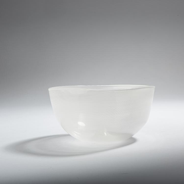 Bild 1 zu Objekt, 'Mezza filigrana' bowl, c. 1936, Carlo Scarpa, Venini & C., Murano, 152C 626