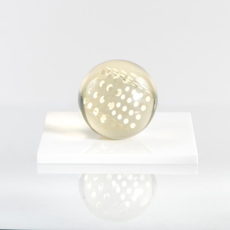 Hauptbild zu Objekt, 'Deformazione ottico-dinamica di un cubo in una sfera, serie a punti B', 1959-63, Enzo Mari, Danese, Mailand, 152A 117