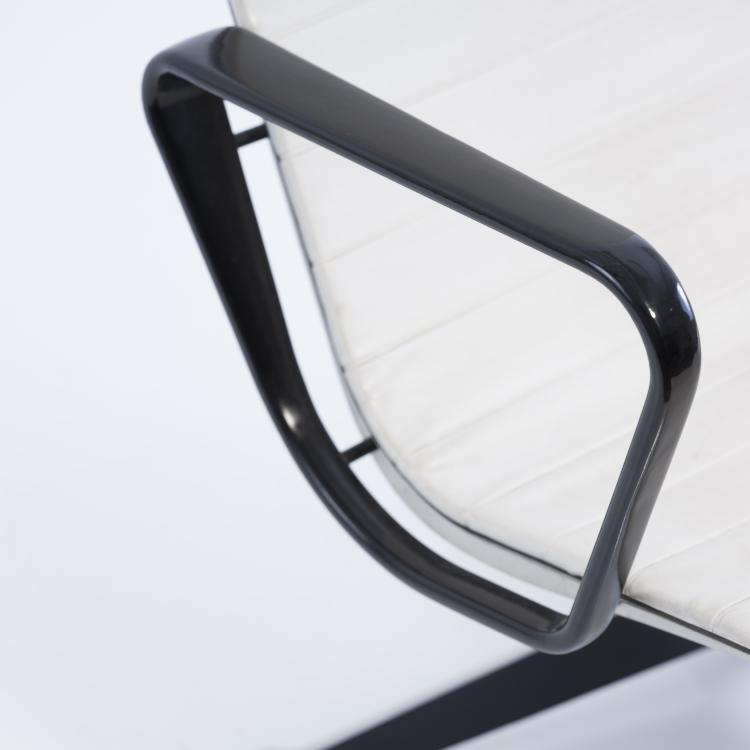 Bild 9 zu Objekt, Highback armchair 'Aluminum Group', 1958, Charles Eames,Ray Eames, Vitra, Weil am Rhein, 152B 470