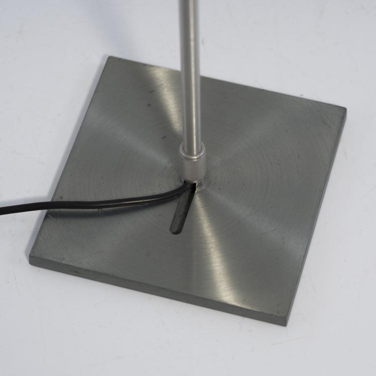 Bild 3 zu Objekt, Set of three floor lamps and a table light 'Costanza', 1986, Paolo Rizzatto, Luceplan, Mailand, 152A 342