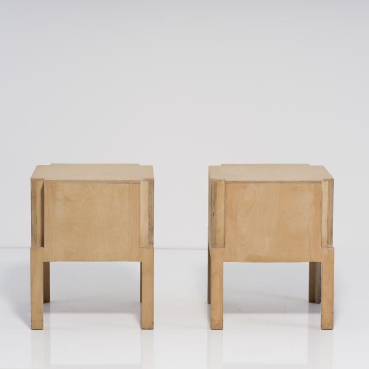 Bild 1 zu Objekt, Zwei Stapelhocker 'NF 33', 1985, Katsuhito Nishikawa, Nishikawa, Katsuhito; F&uuml;r M+R Fricke, D&uuml;sseldorf, 152B 581