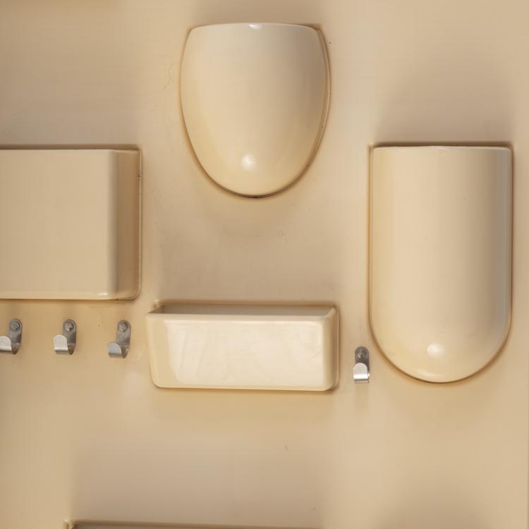 Bild 2 zu Objekt, Wandregal 'Utensilo', 1969, Doroth&eacute;e Becker, Design M Ingo Maurer, M&uuml;nchen, 152B 508