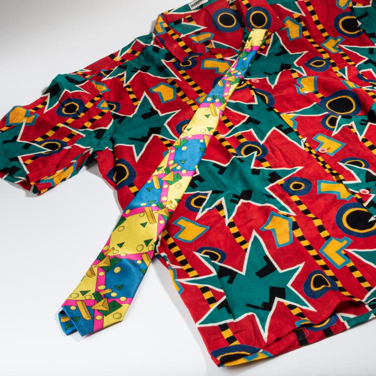 Bild 1 zu Objekt, Set of a Hawaiian Shirt and a tie, 1982, Nathalie Du Pasquier, Memphis, Mailand, 152A 326