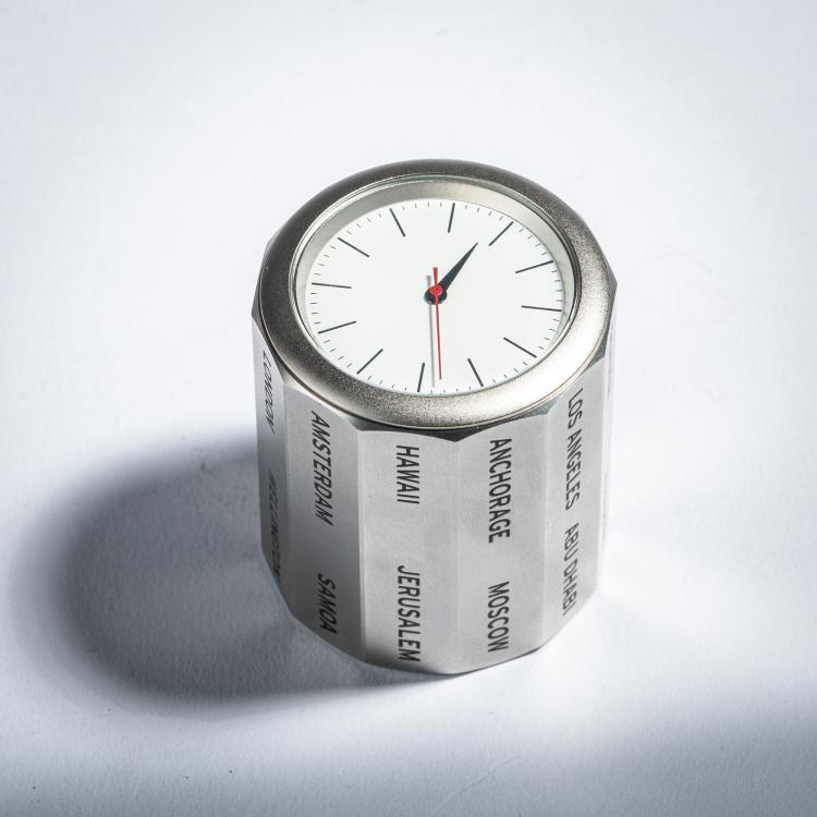 Hauptbild zu Objekt, World Time Clock 'Waals World Time Clock', 2001, Charlotte van der Waals, Seiko, Japan, 152B 519