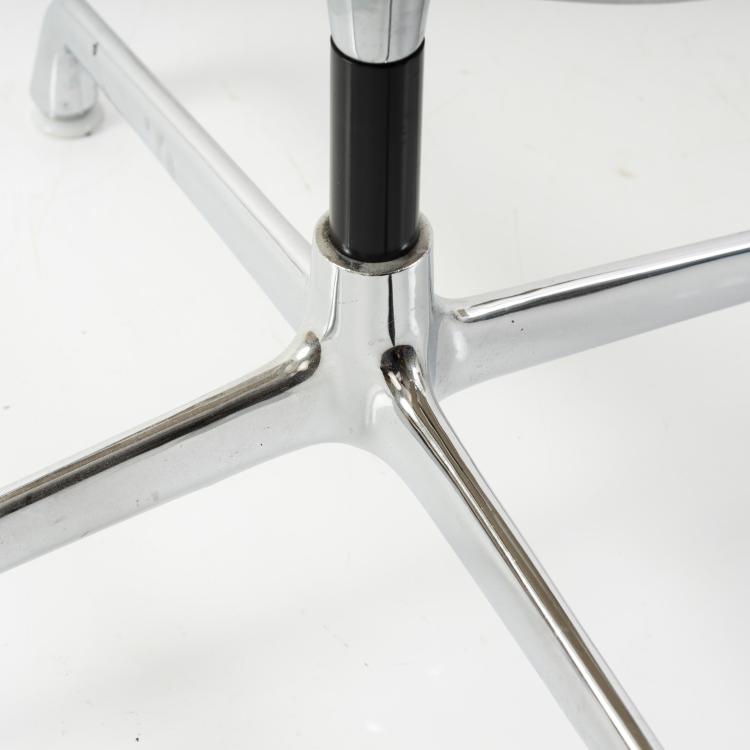 Bild 7 zu Objekt, Set of two 'Aluminum Group' chairs, 1958, Charles Eames,Ray Eames, Miller, Herman, Zeeland, 152B 468