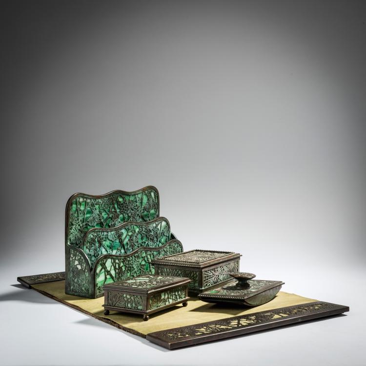 Hauptbild zu Objekt, 'Grapevine' writing set, c. 1920, Tiffany Studios, New York, 153C 660