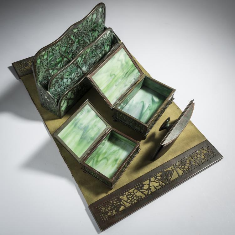 Bild 3 zu Objekt, 'Grapevine' writing set, c. 1920, Tiffany Studios, New York, 153C 660
