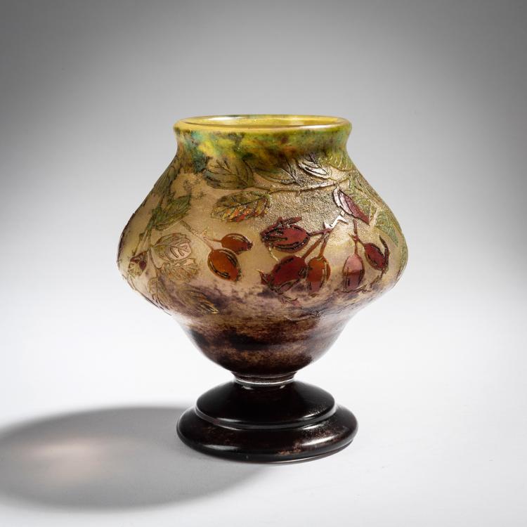 Hauptbild zu Objekt, Fu&szlig;vase 'Baies d'aub&eacute;pines', um 1910, Daum Fr&egrave;res, Nancy, 153B 149