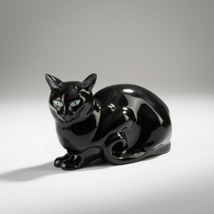 Hauptbild zu Objekt, 'Cat, lying about', 1913/14, Eduard Klablena, Langenzersdorfer Keramik, 153C 530