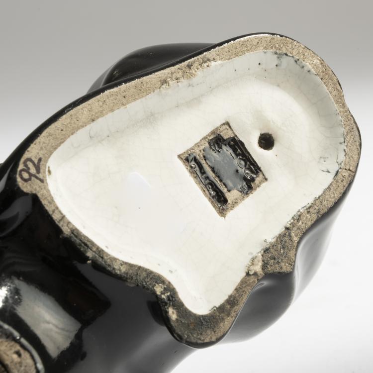 Bild 3 zu Objekt, 'Cat, lying about', 1913/14, Eduard Klablena, Langenzersdorfer Keramik, 153C 530