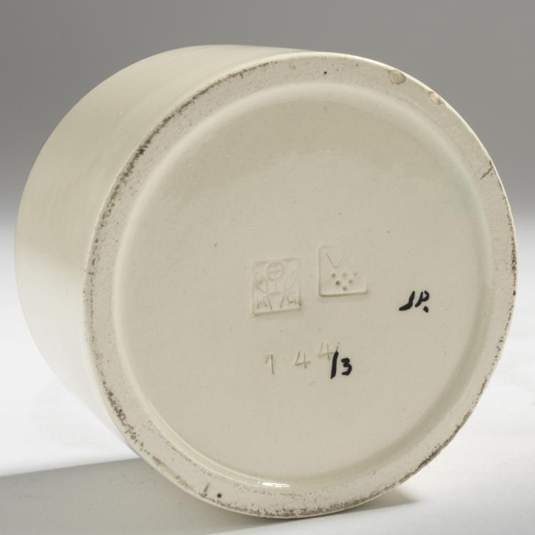 Bild 3 zu Objekt, Box and cover, c. 1907, Michael Powolny, Vereinigte Wiener und Gmundner Keramik, 153C 532