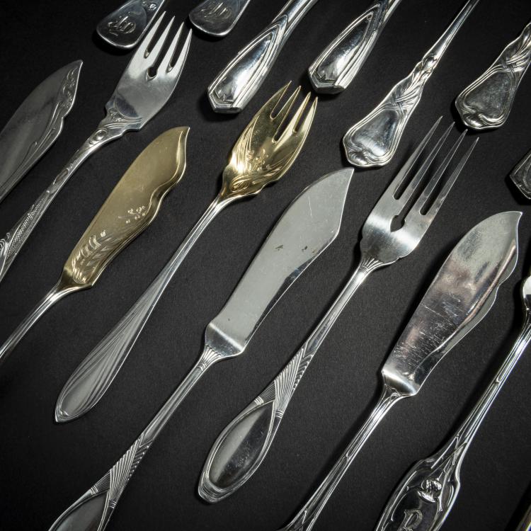 Bild 1 zu Objekt, Ten fish sets, c. 1900-1910, Hans Christiansen,Heinrich Vogeler, Bahner, Franz, D&uuml;sseldorf; Bruckmann & S&ouml;hne, Heilbronn; Koch & Bergfeld, Bremen; Konejung, Hermann, Solingen; Vereinigte Silberwarenfabriken, D&uuml;sseldorf; Wilkens & S&ouml;hne, Bremen; Wurm, Hermann & Franz, Braunschweig (wohl), 153C 686
