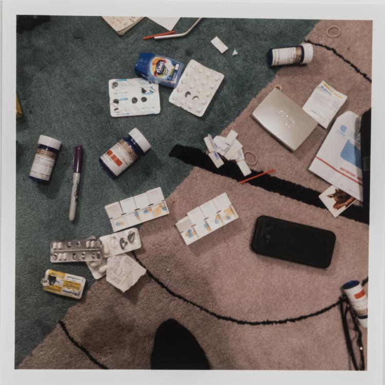 Hauptbild zu Objekt, 'Drugs on the Rug. New York City, USA', 2016 (2018), Nan Goldin, Magnum Photos, 154D 588