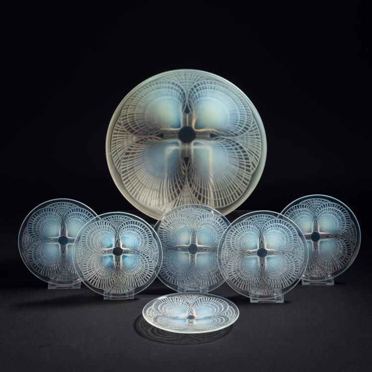 Hauptbild zu Objekt, Set of 'Coquilles' bowl and six plates 'Coquilles N&deg; 5', 1924, Ren&eacute; Lalique, Lalique, Ren&eacute;, Wingen-sur-Moder, 153A 23