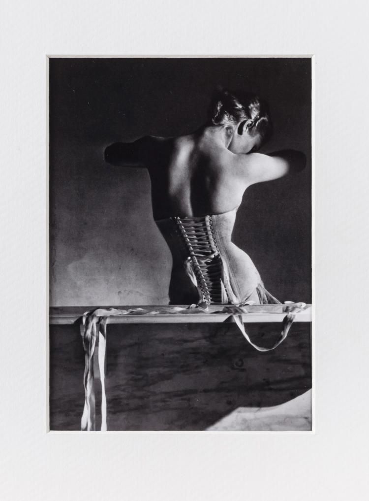 Hauptbild zu Objekt, 'Mainbocher Corset', 1939 (printed 1999), Horst P. Horst, 154D 589