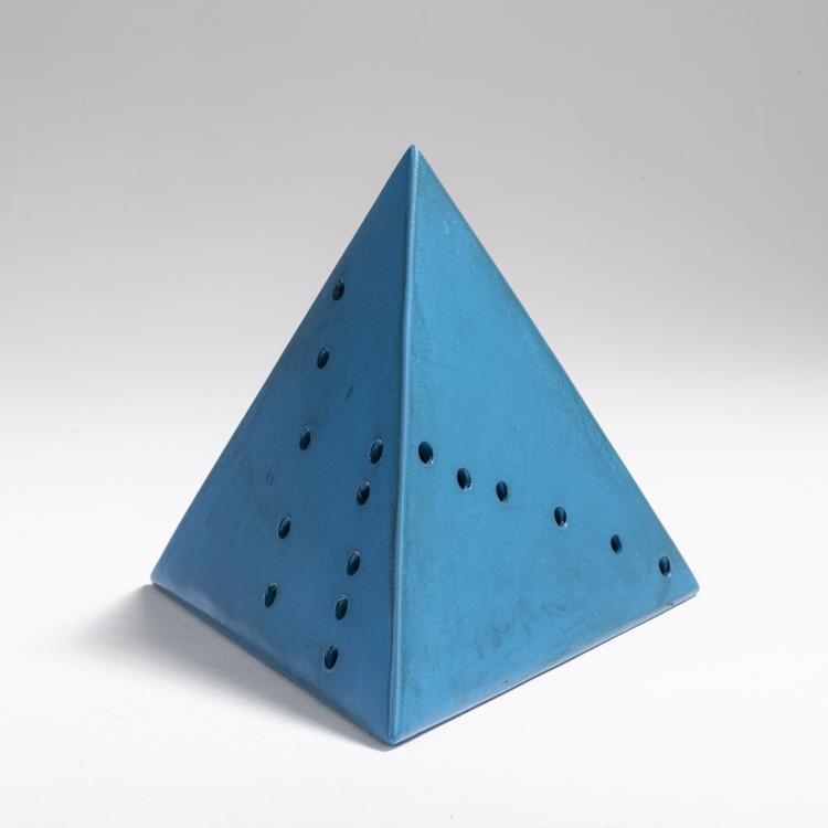Bild 1 zu Objekt, 'Piramide (blue)', 1967, Lucio Fontana, Ed. Sergio Tosi, Mailand, 154D 438