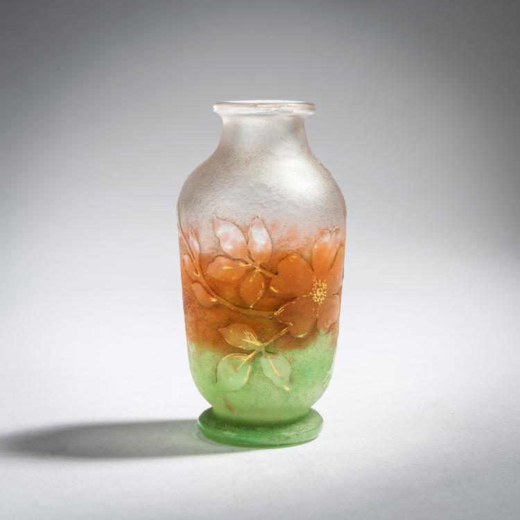 Hauptbild zu Objekt, Kleine Vase 'Eglantine et papillon', um 1898, Daum Fr&egrave;res, Nancy, 153B 104