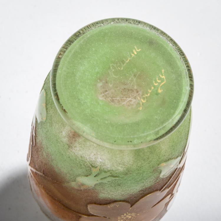 Bild 2 zu Objekt, Kleine Vase 'Eglantine et papillon', um 1898, Daum Fr&egrave;res, Nancy, 153B 104