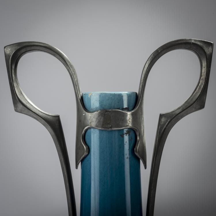 Bild 2 zu Objekt, Set of two mounted vases with handles, c. 1900, Carl Sigmund Luber, Schwarz, J. von, N&uuml;rnberg, 153C 581