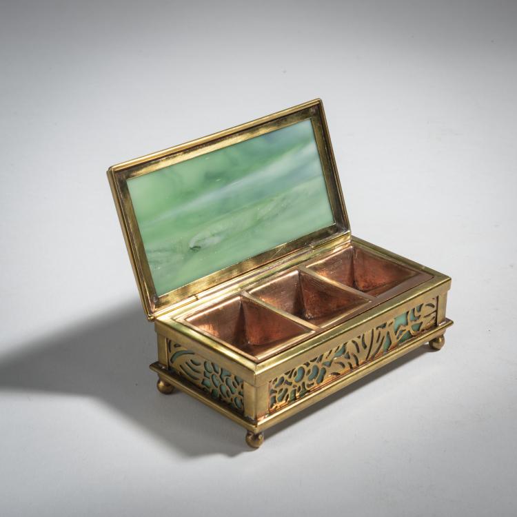 Bild 1 zu Objekt, 'Grapevine' stamp box, c. 1920, Tiffany Studios, New York, 153C 661