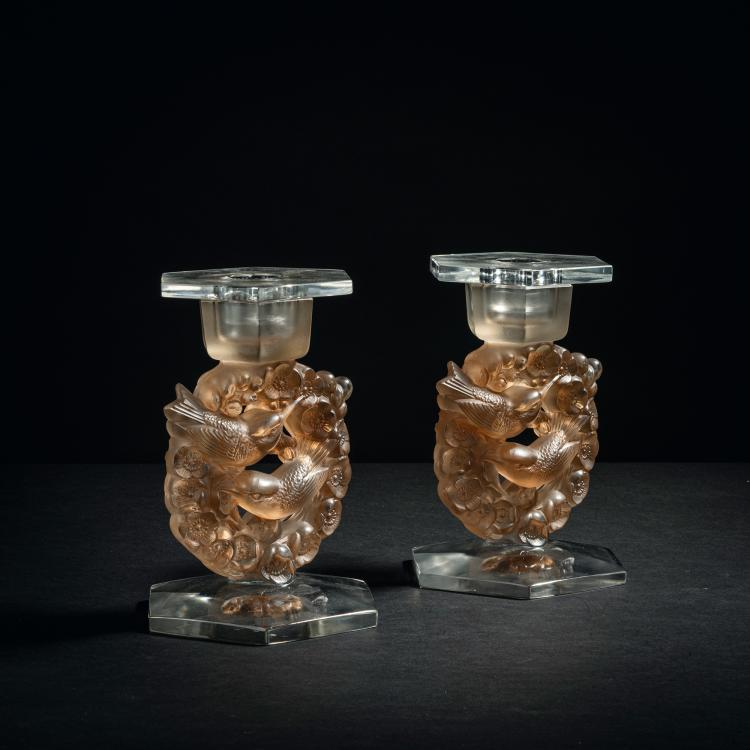 Hauptbild zu Objekt, Set of two 'M&eacute;sanges' candlesticks, 1943, Ren&eacute; Lalique, Lalique, Ren&eacute;, Wingen-sur-Moder, 153A 70