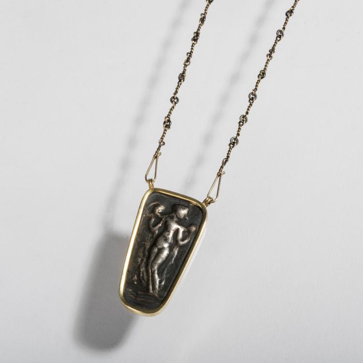 Hauptbild zu Objekt, Necklace with a pendant of an ancient dancer, 1993, Claus Pohl, 154B 263