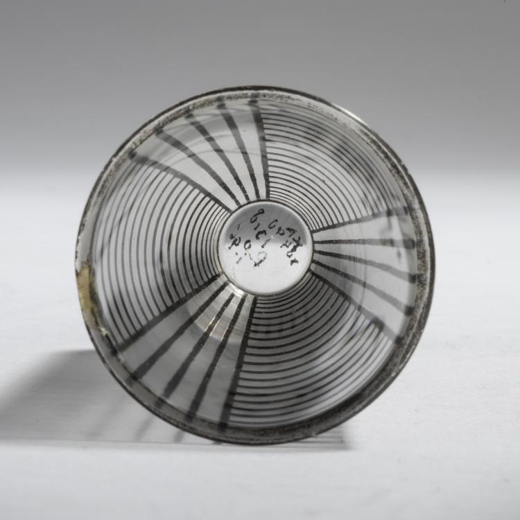 Bild 3 zu Objekt, Lik&ouml;rglas 'Schwarzbronzit Var. B', 1910-11, Josef Hoffmann, Lobmeyr, J. & L., Wien; Wiener Werkst&auml;tte, 153B 352