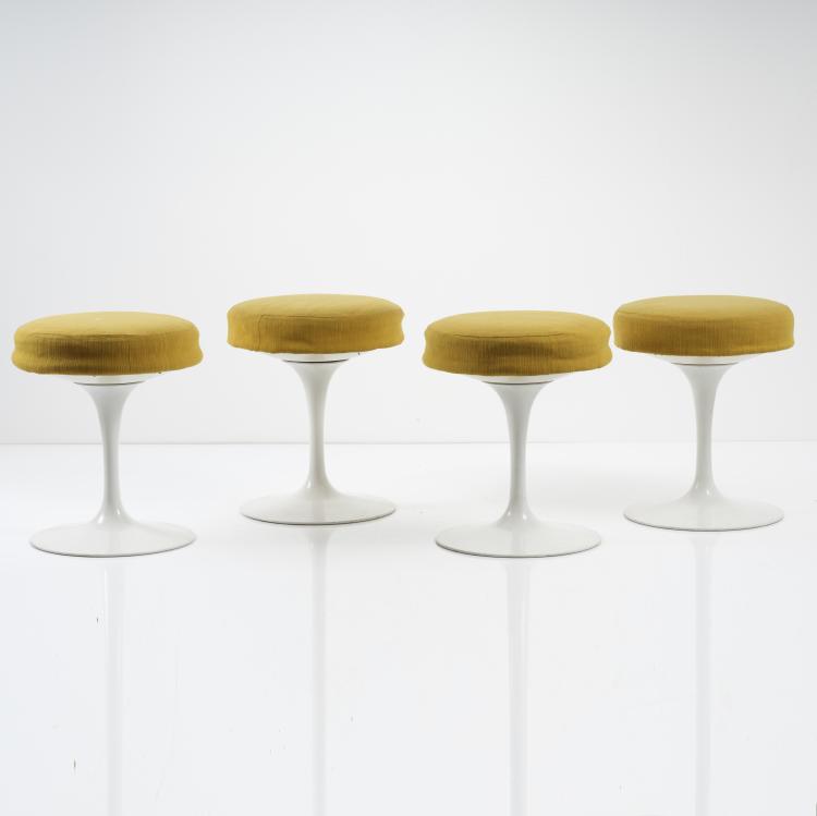 Hauptbild zu Objekt, Dining table 'Tulip' - '173' with three chairs '150', '151', and four stools '152', 1956, Eero Saarinen, Knoll International, New York, 154A 163