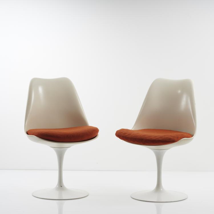Bild 1 zu Objekt, Dining table 'Tulip' - '173' with three chairs '150', '151', and four stools '152', 1956, Eero Saarinen, Knoll International, New York, 154A 163