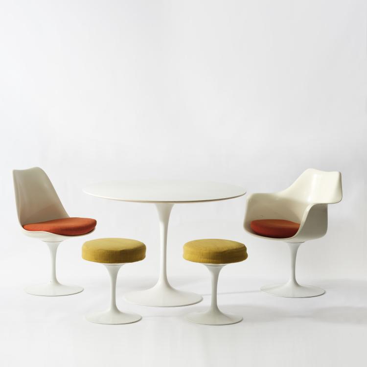 Bild 3 zu Objekt, Dining table 'Tulip' - '173' with three chairs '150', '151', and four stools '152', 1956, Eero Saarinen, Knoll International, New York, 154A 163