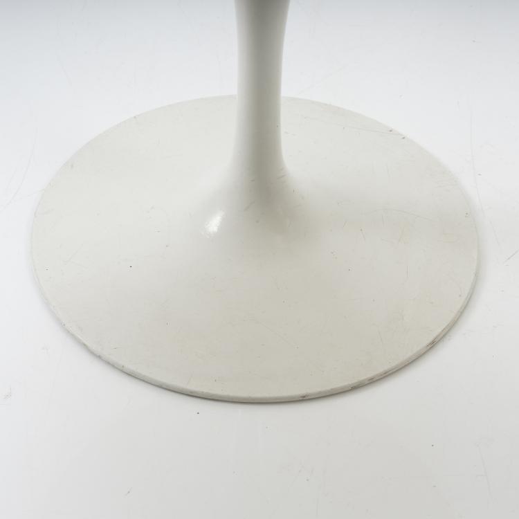 Bild 6 zu Objekt, Dining table 'Tulip' - '173' with three chairs '150', '151', and four stools '152', 1956, Eero Saarinen, Knoll International, New York, 154A 163