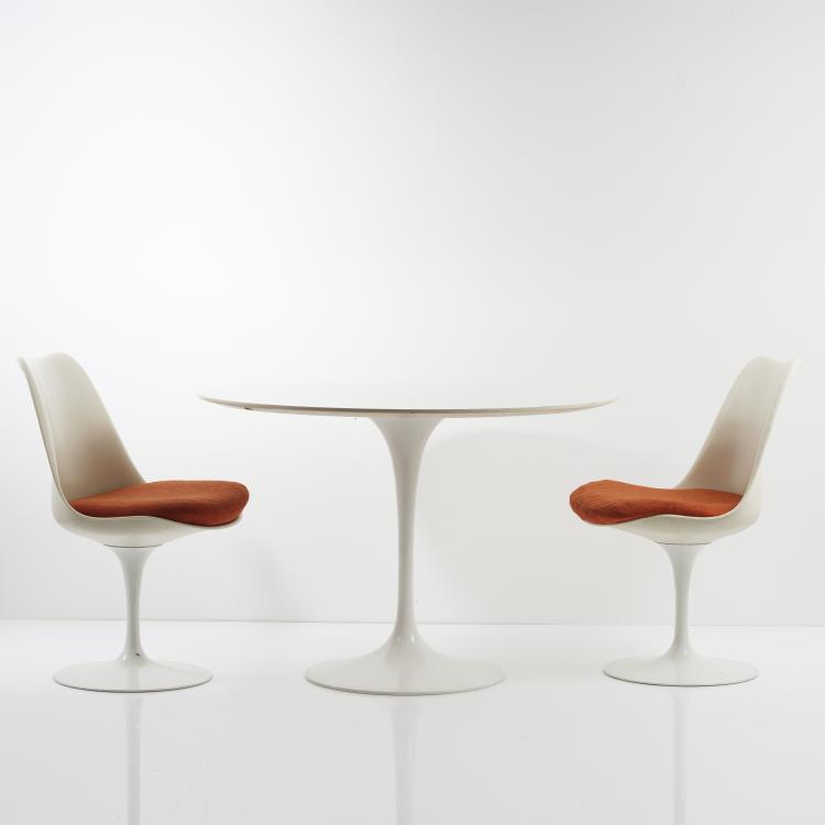 Bild 9 zu Objekt, Dining table 'Tulip' - '173' with three chairs '150', '151', and four stools '152', 1956, Eero Saarinen, Knoll International, New York, 154A 163