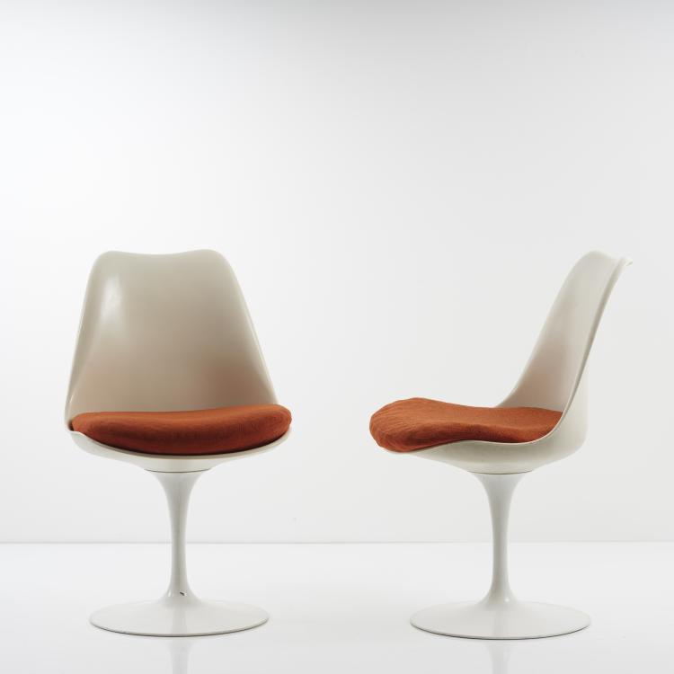 Bild 10 zu Objekt, Dining table 'Tulip' - '173' with three chairs '150', '151', and four stools '152', 1956, Eero Saarinen, Knoll International, New York, 154A 163