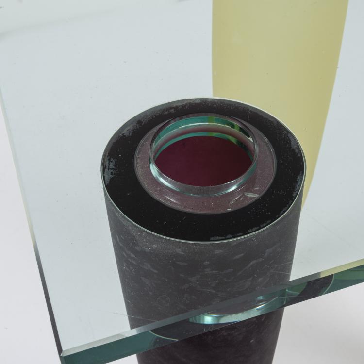 Bild 3 zu Objekt, Coffee table  'Trois &Eacute;tranget&eacute;s sous un Mur', 1988, Philippe Starck, Daum Crystal, Nancy, 154A 149