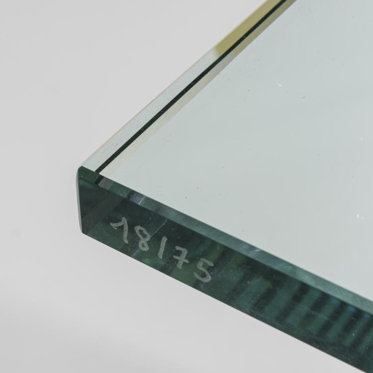 Bild 5 zu Objekt, Coffee table  'Trois &Eacute;tranget&eacute;s sous un Mur', 1988, Philippe Starck, Daum Crystal, Nancy, 154A 149