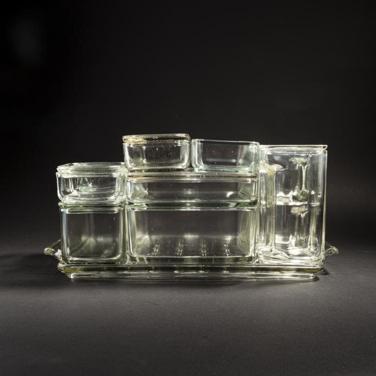 Bild 1 zu Objekt, Kubus-Geschirr mit Tablett, 1938, Wilhelm Wagenfeld, Vereinigte Lausitzer Glaswerke,, 154A 57