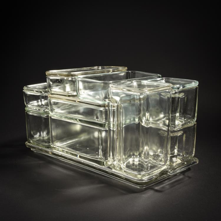 Bild 3 zu Objekt, Kubus-Geschirr mit Tablett, 1938, Wilhelm Wagenfeld, Vereinigte Lausitzer Glaswerke,, 154A 57