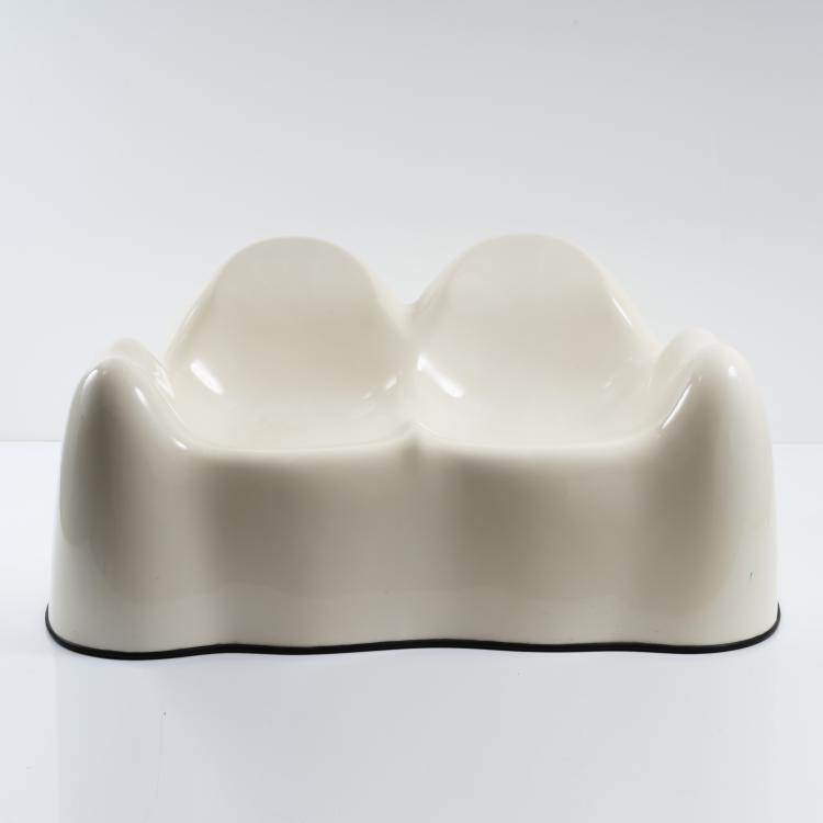 Bild 1 zu Objekt, 'Molar' two-seater sofa, 1969, Wendell Castle, Northern Plastics, Syracuse, NY., 154A 128