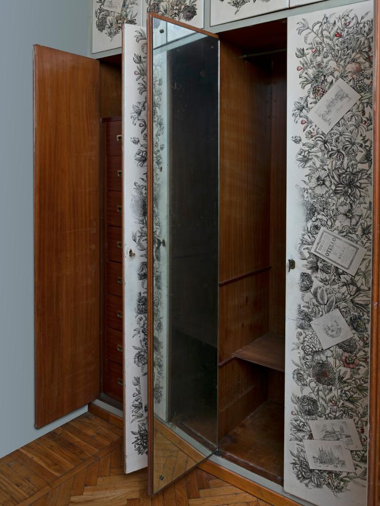 Bild 3 zu Objekt, Unikat Einbau-Kleiderschrank, 1950er Jahre, Piero Fornasetti, Fornasetti, Mailand, 154A 99