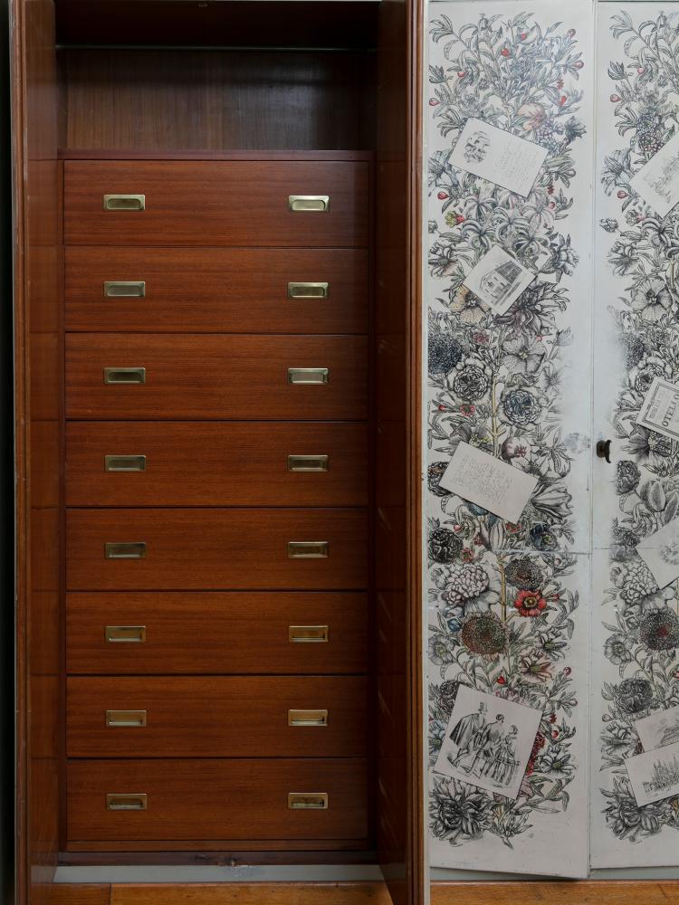 Bild 4 zu Objekt, Unikat Einbau-Kleiderschrank, 1950er Jahre, Piero Fornasetti, Fornasetti, Mailand, 154A 99