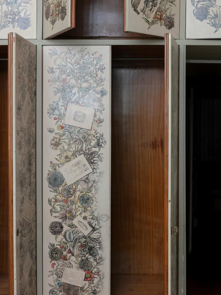 Bild 7 zu Objekt, Unikat Einbau-Kleiderschrank, 1950er Jahre, Piero Fornasetti, Fornasetti, Mailand, 154A 99