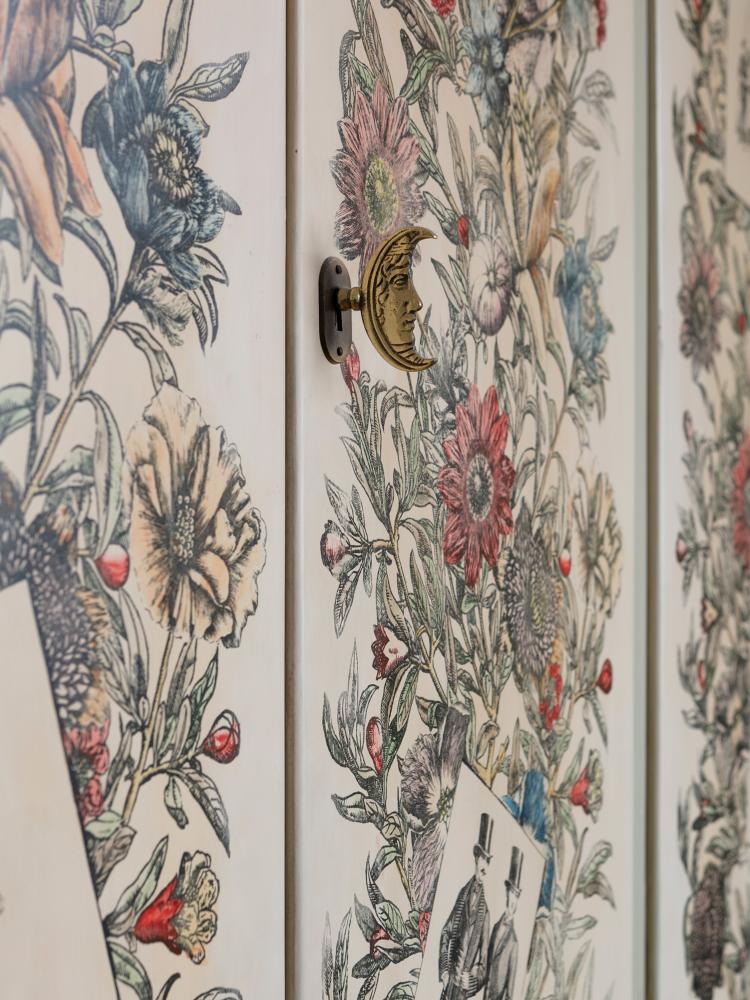 Bild 10 zu Objekt, Unikat Einbau-Kleiderschrank, 1950er Jahre, Piero Fornasetti, Fornasetti, Mailand, 154A 99