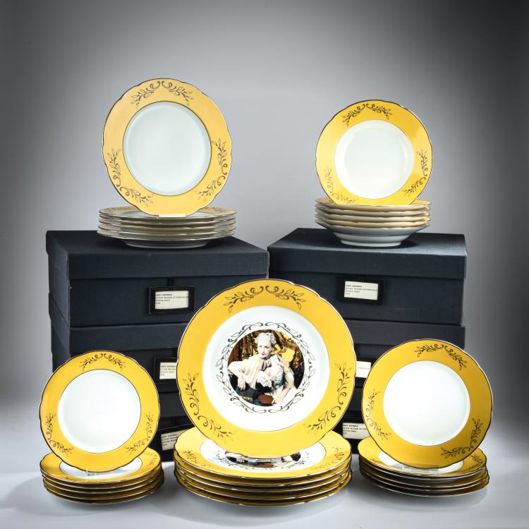Hauptbild zu Objekt, Dining service 'Madame de Pompadour - n&eacute;e Poisson', 1990, Cindy Sherman, Ancienne Manufacture Royale, Limoges; Artes Magnus, New York, 154A 182