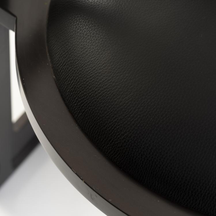 Bild 8 zu Objekt, Armlehnstuhl 'Barrel Chair', 1904/1905, Frank Lloyd Wright, Cassina, Mailand, 155B 252